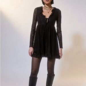 urban outfitters janet lace long sleevemedium/only wore once
Black